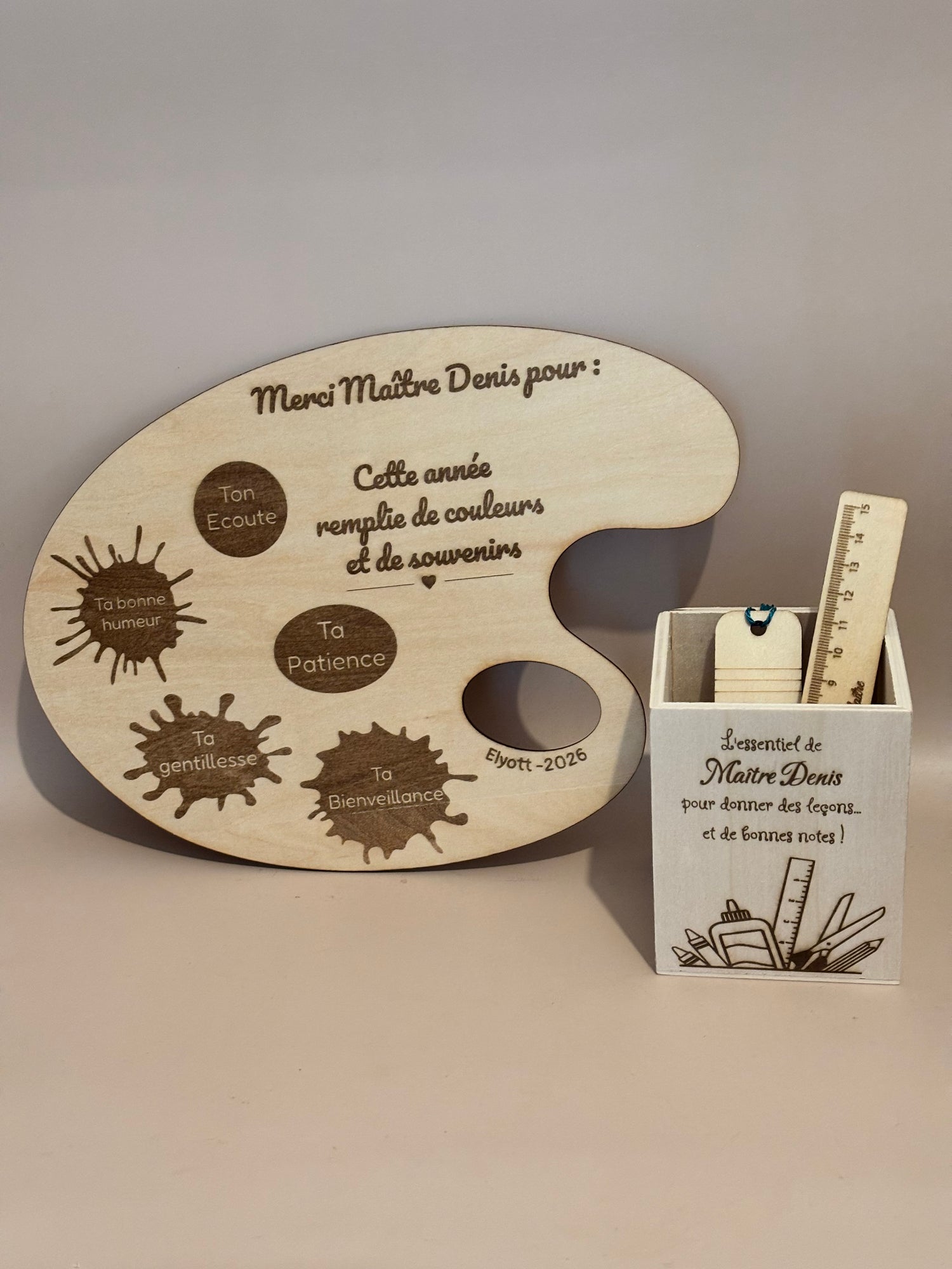 Coffret cadeau maître personnalisé – Palette + accessoires en bois