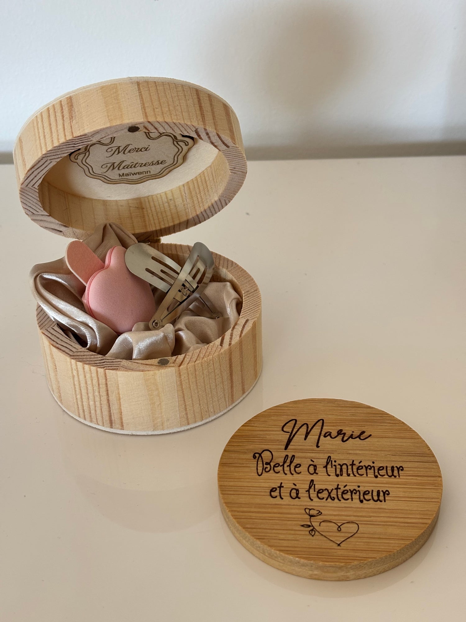 Coffret beauté personnalisé en bois – Cadeau utile & élégant pour maîtresse, ATSEM, AESH/ femme