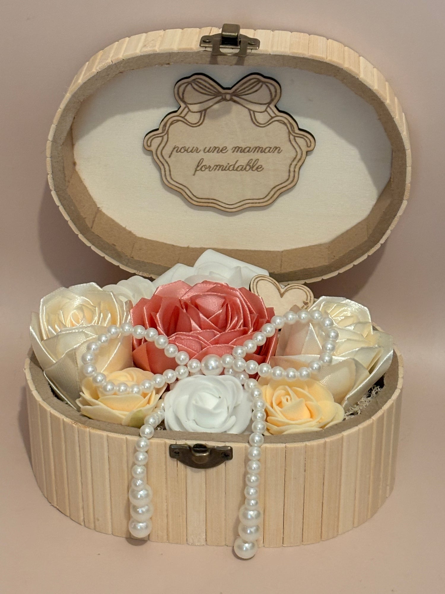 Coffret FLORAL Personnalisé – Cadeau pour maman, maitresse, sœur, amie…Boîte bois gravée avec tasbih ou décoration en perles