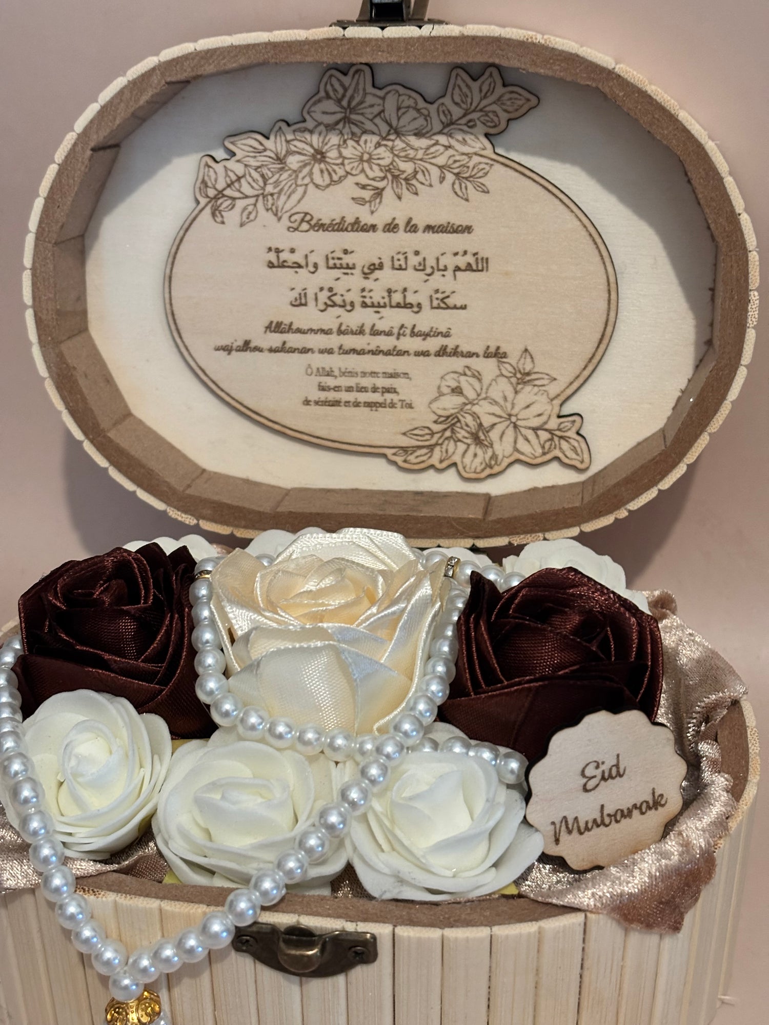 Coffret FLORAL Personnalisé – Cadeau pour maman, maitresse, sœur, amie…Boîte bois gravée avec tasbih ou décoration en perles