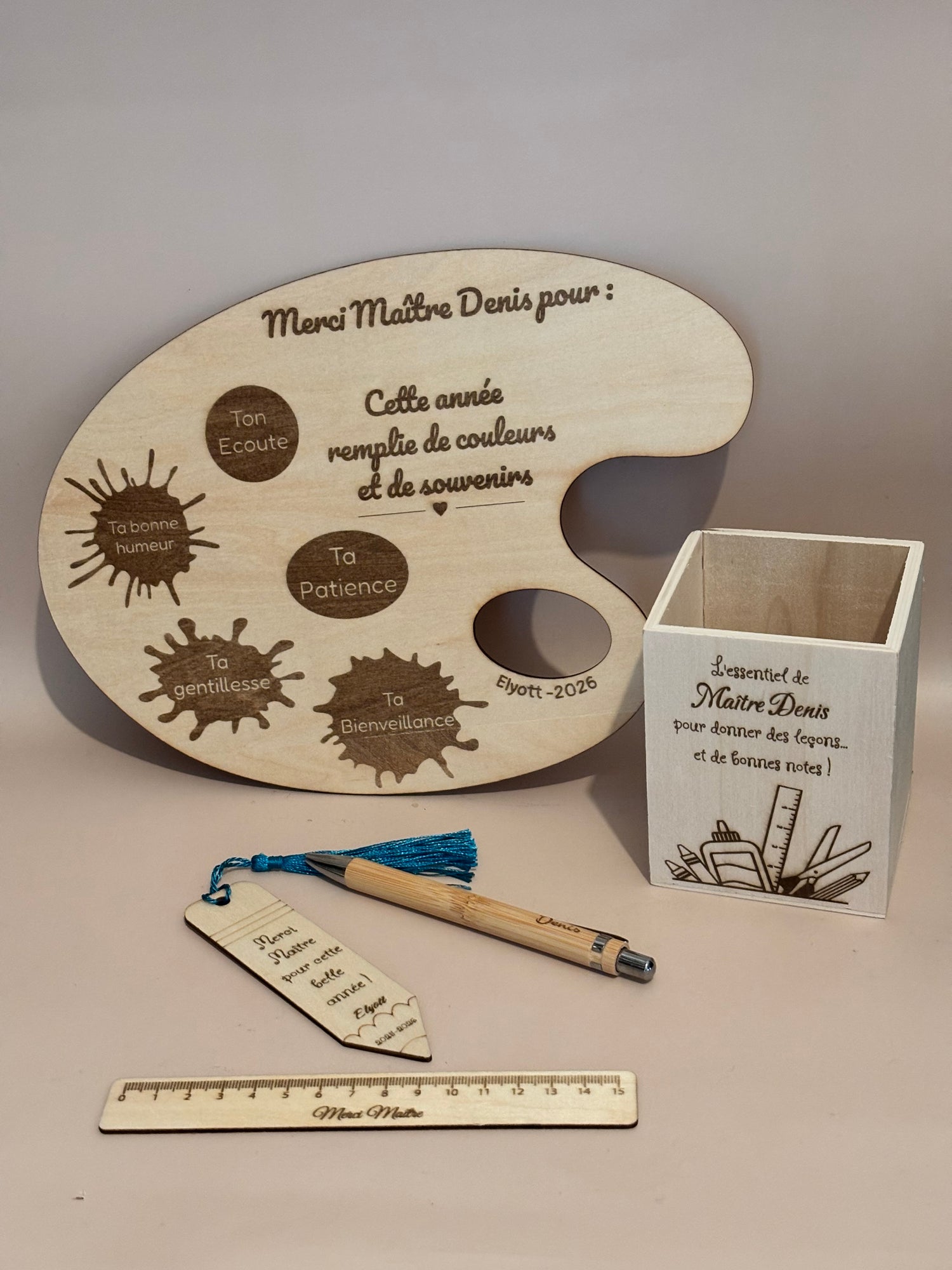 Coffret cadeau maître personnalisé – Palette + accessoires en bois